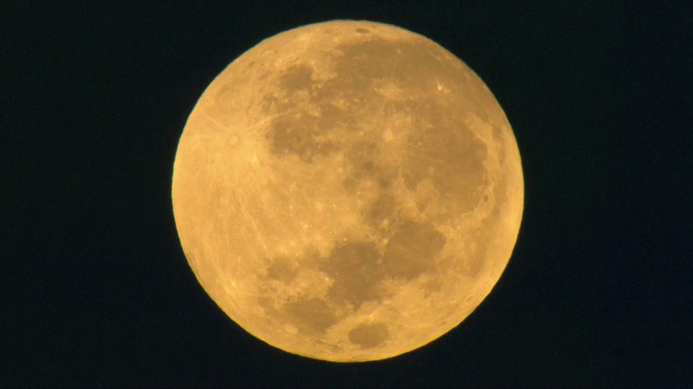 Lua  vista do GloboCop, em So Paulo, no incio da manh (Foto: Reproduo/TV Globo)