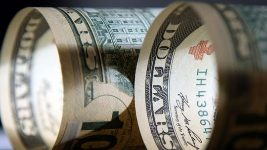 Dólar renova máxima e bolsa opera perto da mínima em cenário de cautela