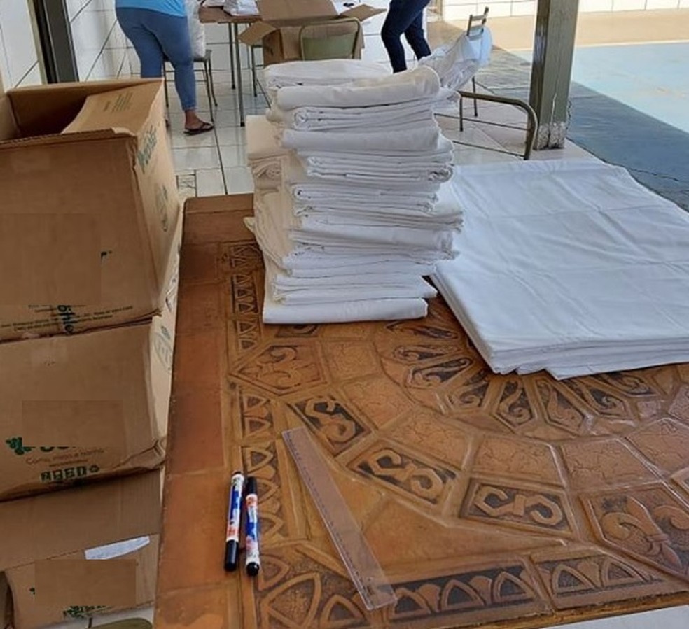 Roupas de cama que serão destinadas para novos leitos de enfermaria em Uberlândia, segundo o prefeito Odelmo Leão — Foto: Reprodução/Instagram