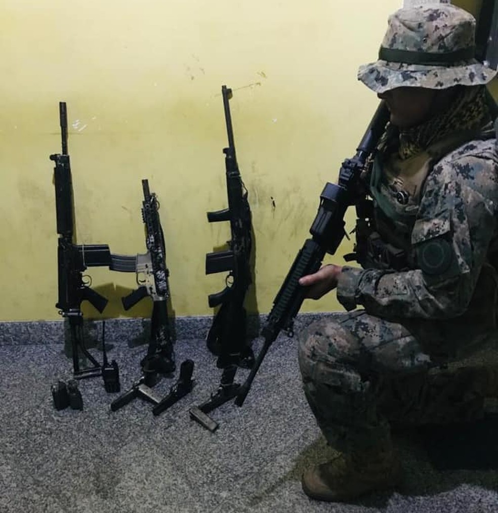 Bope apreende fuzis durante operação no Frade, em Angra dos Reis — Foto: Divulgação