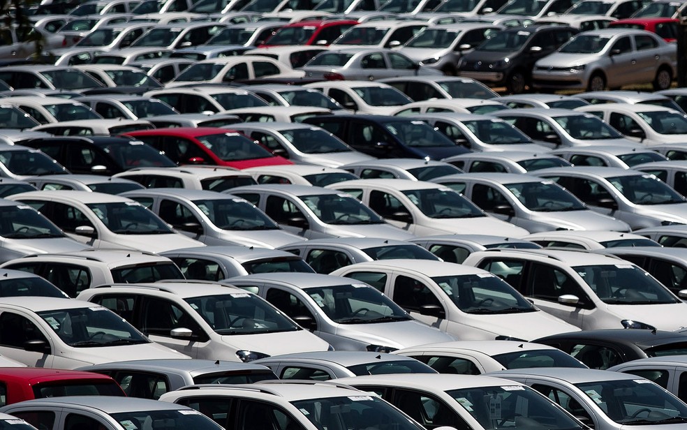 Carros no pátio da montadora Volkswagen em São José dos Campos, no interior de São Paulo (Foto: Roosevelt Cassio/Reuters)