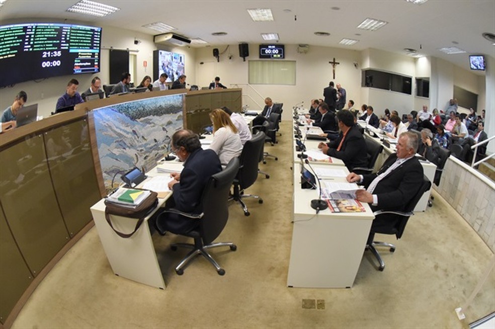 Vereadores se re&uacute;nem para votar LOA 2018 nesta quarta-feira em Piracicaba (Foto: Fabrice Desmonts/ C&acirc;mara Piracicaba)