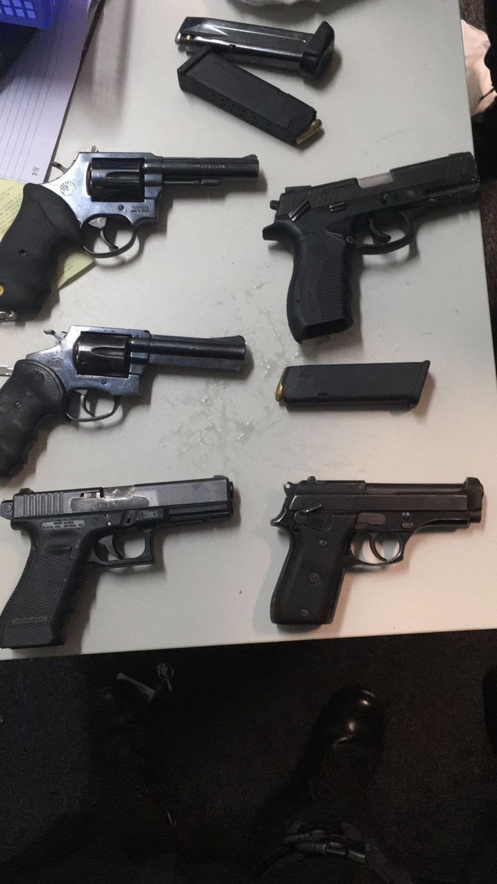 Armas usadas pelos criminosos (Foto: Divulgação)