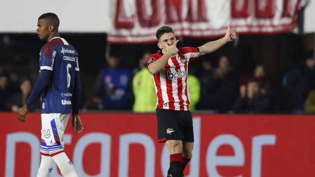 Manuel Costa comemora em Estudiantes x Fortaleza