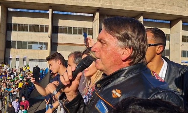 Jair Bolsonaro discursa em Uberlândia após participar de motociata e chama para os atos de 7 de setembro