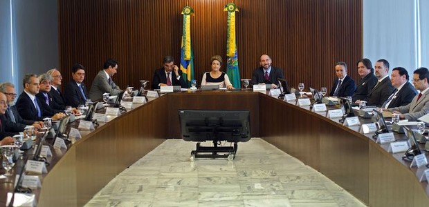 Presidente Dilma em reunião com juristas (Foto: Marcelo Camargo/ Agência Brasil)
