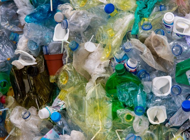 No Brasil, apenas 1,3% do lixo plástico é reciclado (Foto: Pexels / Magda Ehlers / CreativeCommons)