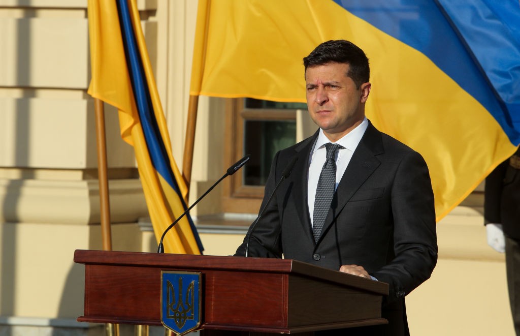 President of Ukraine Volodymyr Zelenskyy addresses the future army officers during their oath ceremony at  the official ceremonial residence of the President of Ukraine Mariyinsky Palace in Kyiv, Ukraine, October 14, 2020. Several hundred students  took t (Foto: NurPhoto via Getty Images)