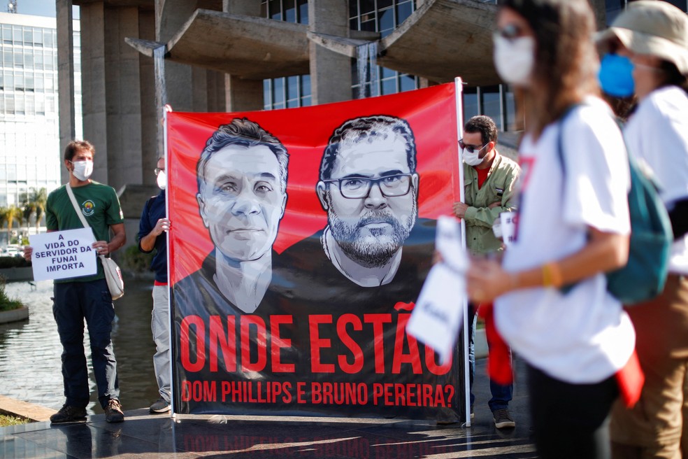 Protesto pede resposta sobre desaparecimento de Bruno Pereira e Dom Phillips no dia 14 de junho, em Brasília. — Foto: REUTERS/Adriano Machado