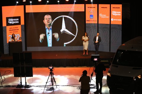Carlos Garcia, CEO da Mercedes-Benz & Vans Brasil, uma das patrocinadoras do evento, participou de forma virtual.