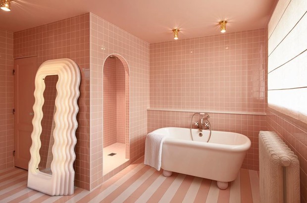 Décor do dia: tudo rosa no banheiro (Foto: Reprodução)