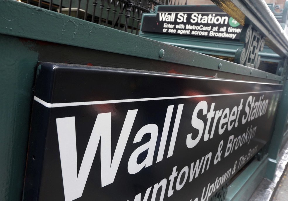 Wall Street teve dia de recordes nesta segunda-feira (24) — Foto: AP Photo/Richard Drew