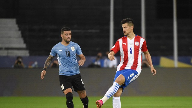 Arrascaeta e Gastón Giménez - Uruguai x Paraguai - Copa América
