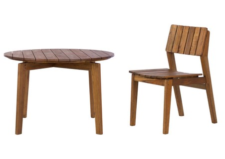 Mesa e cadeira Noronha, de teca, 1,12 x 0,75 m e 43,50 x 82 x 62 cm. Tok&Stok, R$ 2.099 e R$ 500, respectivamente