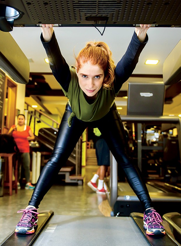  Julia também se exercita  em esteiras  (Foto:     )