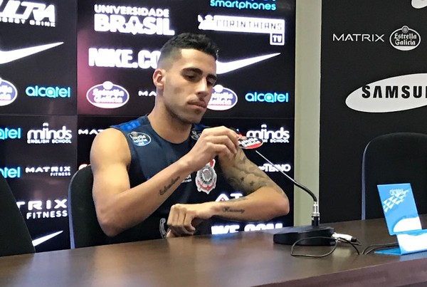 Gabriel destaca camisa pesada do Corinthians e diz: 