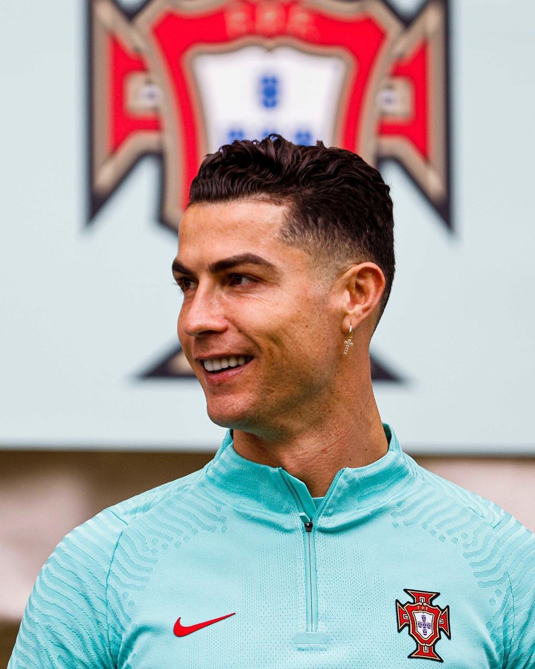 Cristiano Ronaldo compartilha foto com uniforme da seleção de Portugal (Foto: Reprodução/Instagram)