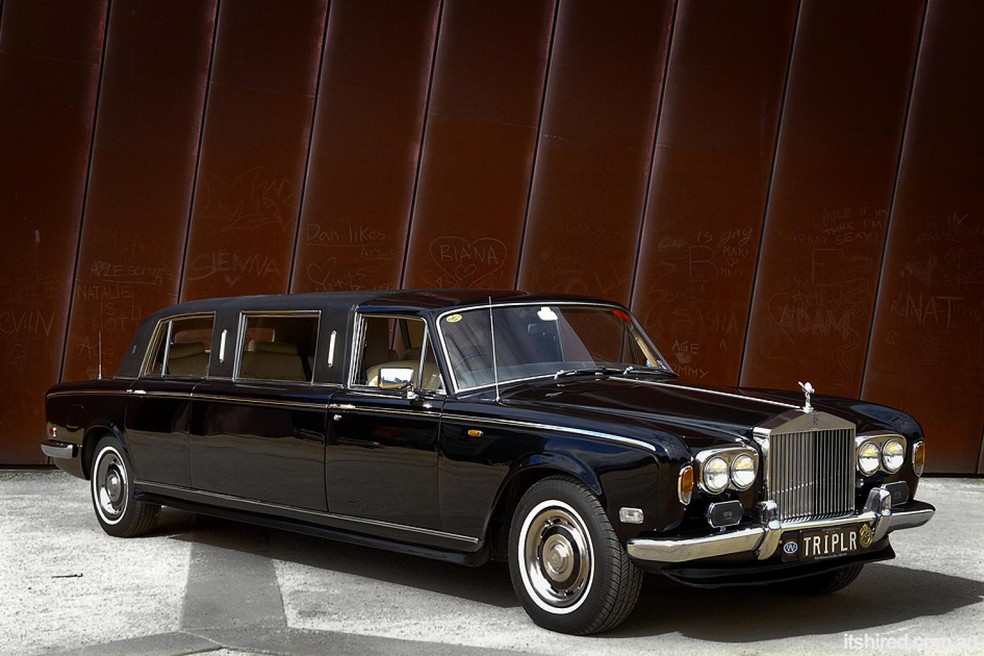 Rolls-Royce Stretch Limousine foi comprada para levar toda sua equipe junto — Foto: Divulgação 