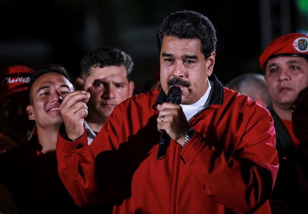 O presidente venezuelano Nicolás Maduro comemora a participação de eleitores na Venezuela (Foto: Nathalie Sayago/EFE)