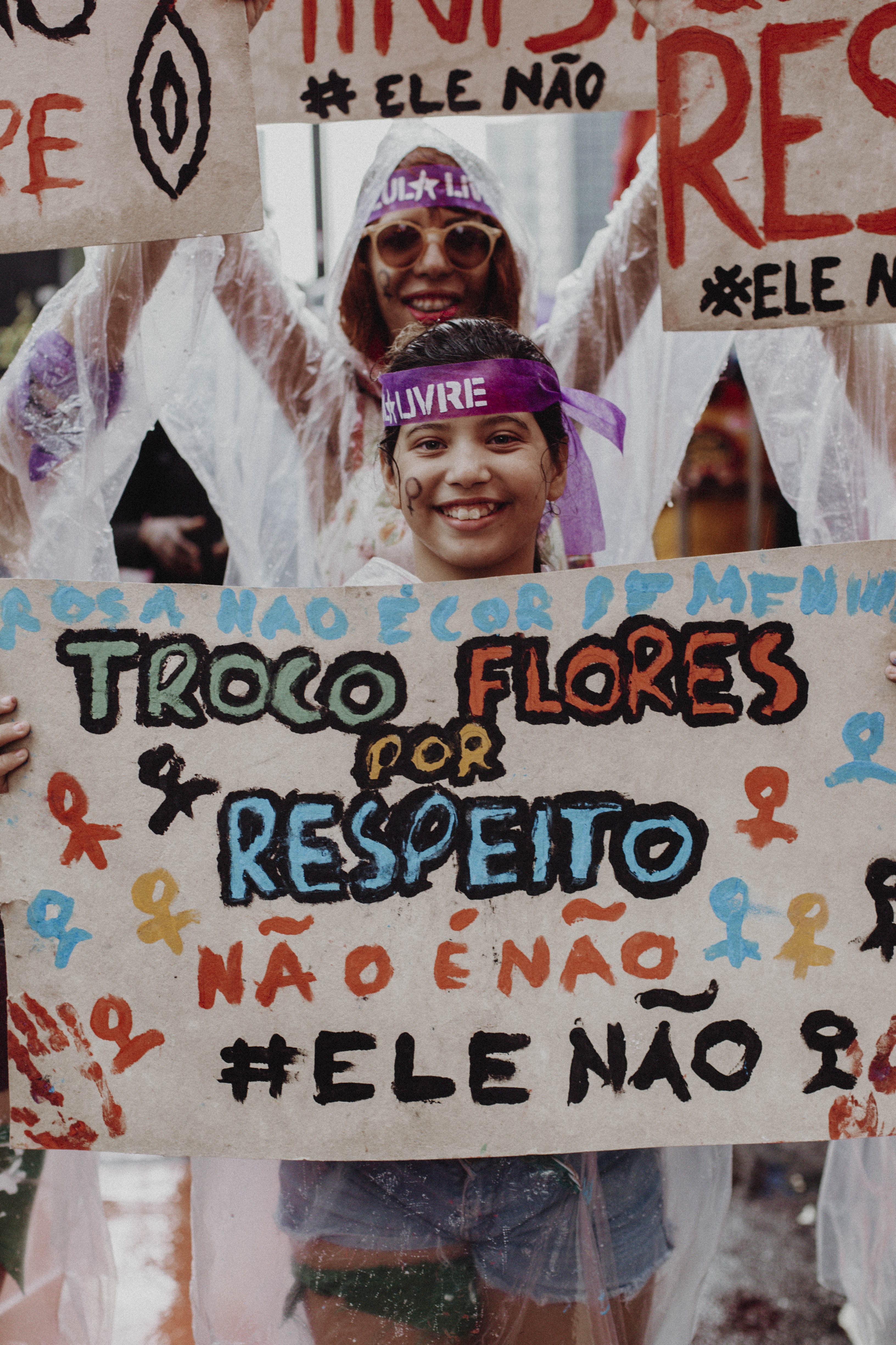 Mulheres se reúnem na avenida Paulista (Foto: Carine Wallauer/Marie Claire)