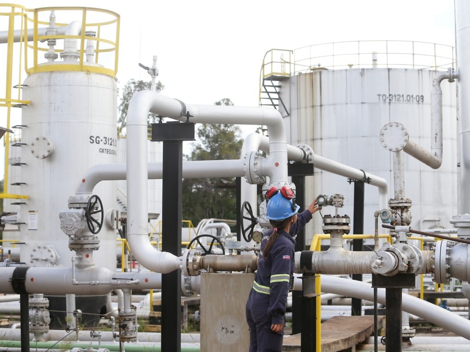 Produção de petróleo em Mata de São João, na Bahia