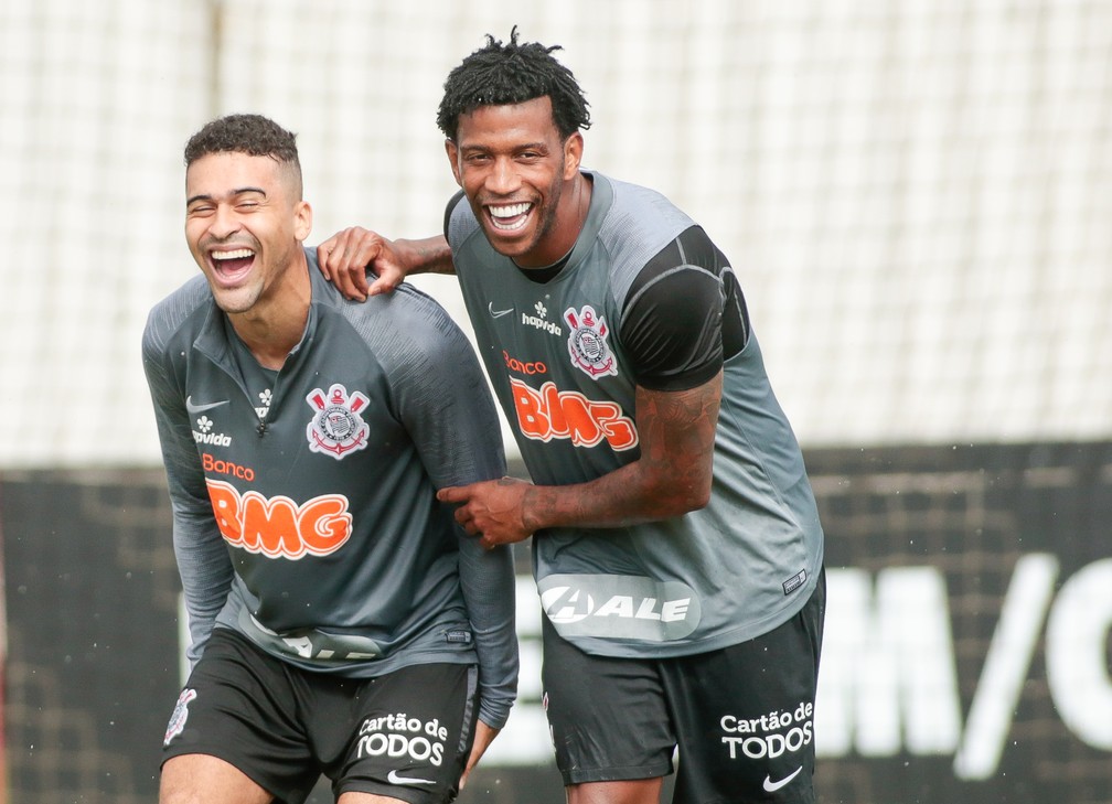 Sob chuva, Corinthians faz treino em tarde em que seria de preparação para um Dérbi
