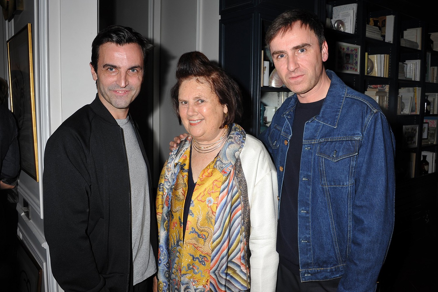 Suzy Menkes with Raf Simons (right) and Nicolas Ghesquière (Foto: Suzy Menkes Instagram)