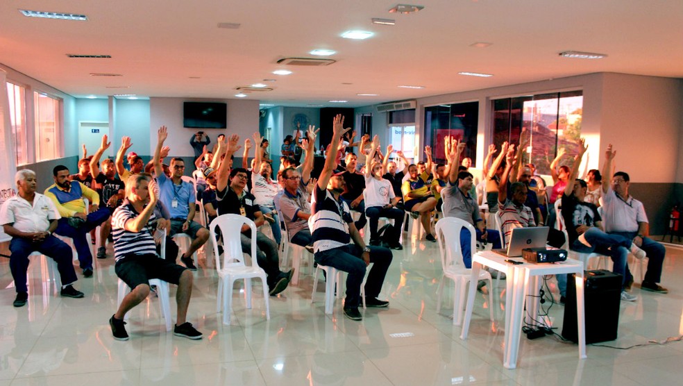 Assembleia aprova fim da greve dos Correios em Bauru e regiÃ£o (Foto: Ricardo Coslove/SINDECTEB)
