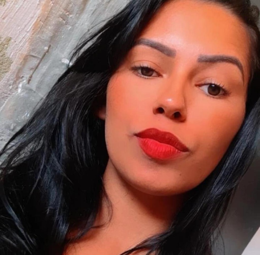 J&eacute;ssica Dantas morreu esfaqueada pelo ex horas depois de ele sair da cadeia por agress&atilde;o anterior &mdash; Foto: Redes sociais 