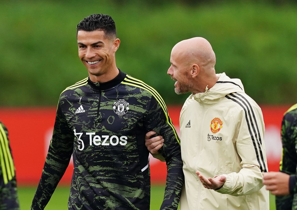 Cristiano Ronaldo e Erik Ten Hag entraram em rota de colisão no Manchester United — Foto: Getty Images