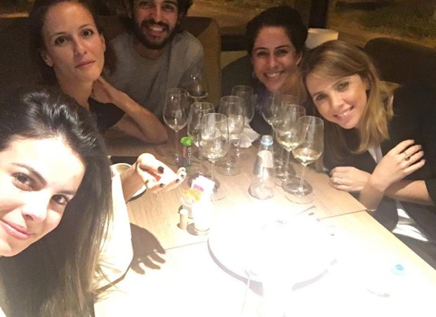 Sthefany Brito, Fernanda de Frreitas, André Nicolau, Jacque Lima e Maiz de Oliveira durante almoço no domingo (19) (Foto: Reprodução/Instagram)
