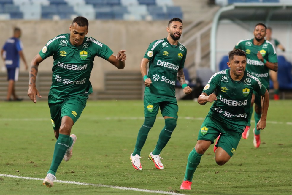 Cuiab monta o elenco e j renovou contrato com os atacantes Elton e Felipe Marques  Foto: AssCom Dourado