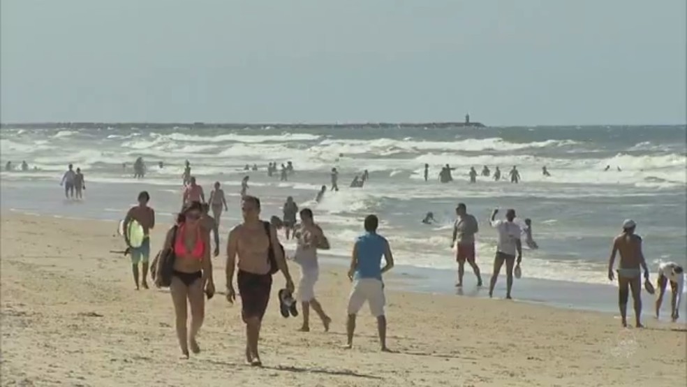 Praias ensolaradas são um dos principais atrativos para turistas que buscam Fortaleza, diz secretário (Foto: TV Verdes Mares/Reprodução)
