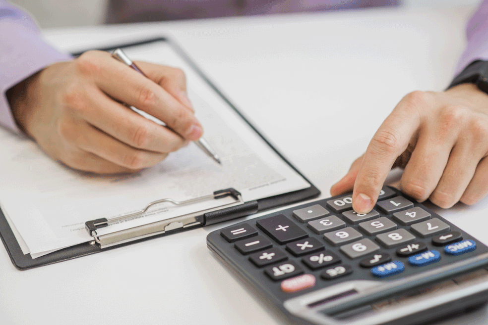 Planejar os gastos na Black Friday de acordo com sua renda é importante para não comprar por impulso itens desnecessários — Foto: Freepik / CreativeCommons 