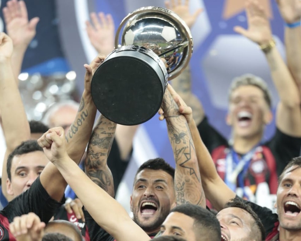 Lucho González completa três anos de Athletico, busca título inédito e  tenta superar Tévez | athletico-pr | ge