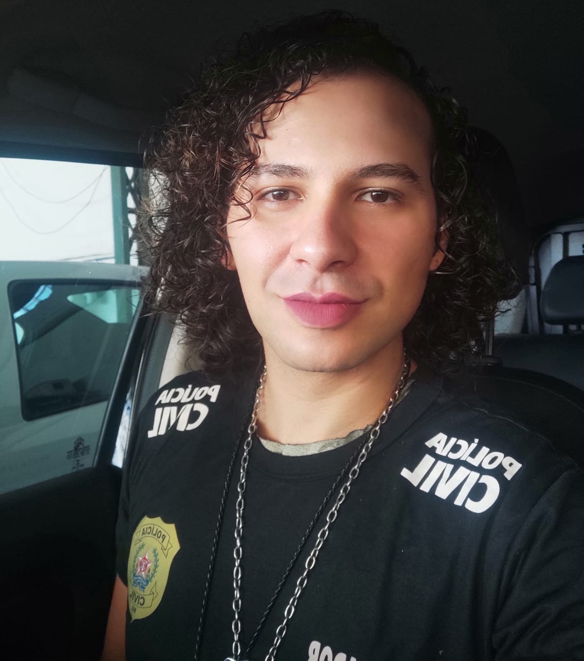 A vida imita a arte: conheça a travesti que é atriz e investigadora da Polícia Civil em MG: 'Minha família tem orgulho de mim' - Globo