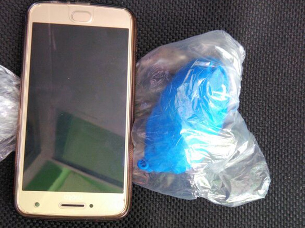 Mulher é presa ao tentar entrar com droga e celular na Casa de Custódia em Teresina