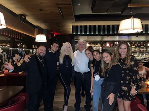 Tiffany Trump com amigos na comemoração dos seus 27 anos (Foto: Instagram)