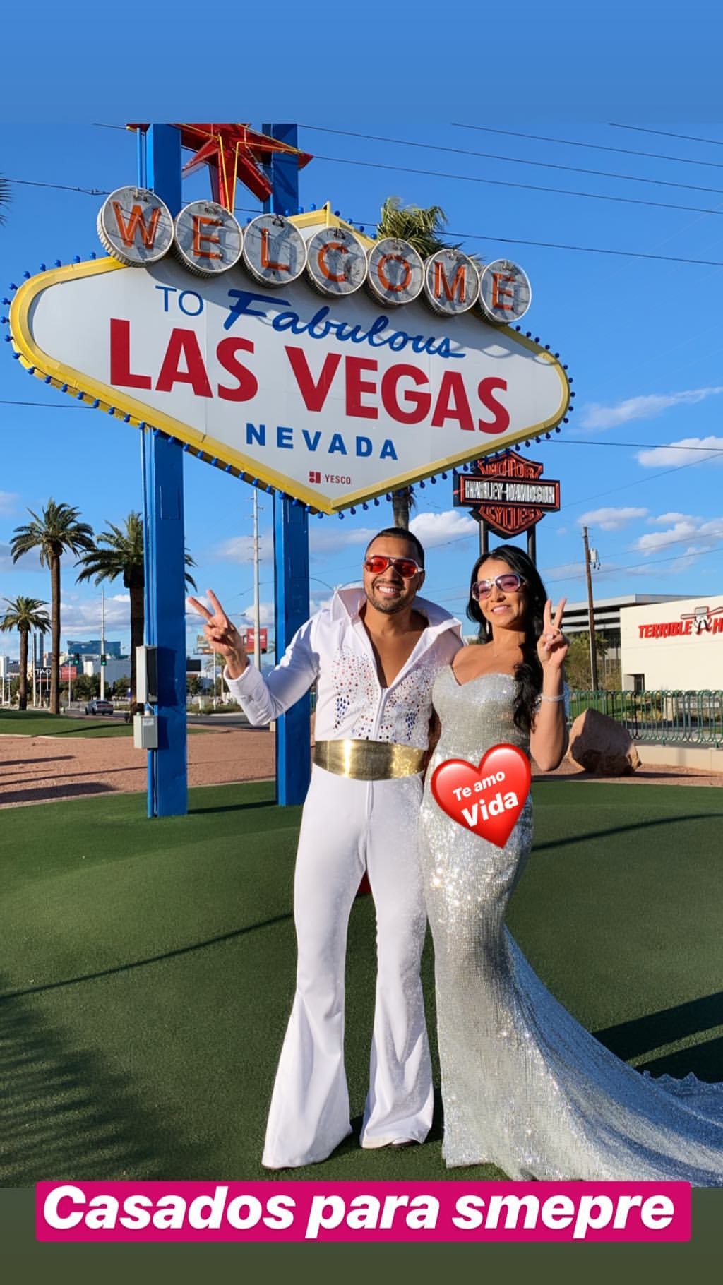 Tirullipa e Stefânia casam em Las Vegas (Foto: Instagram/Reprodução)