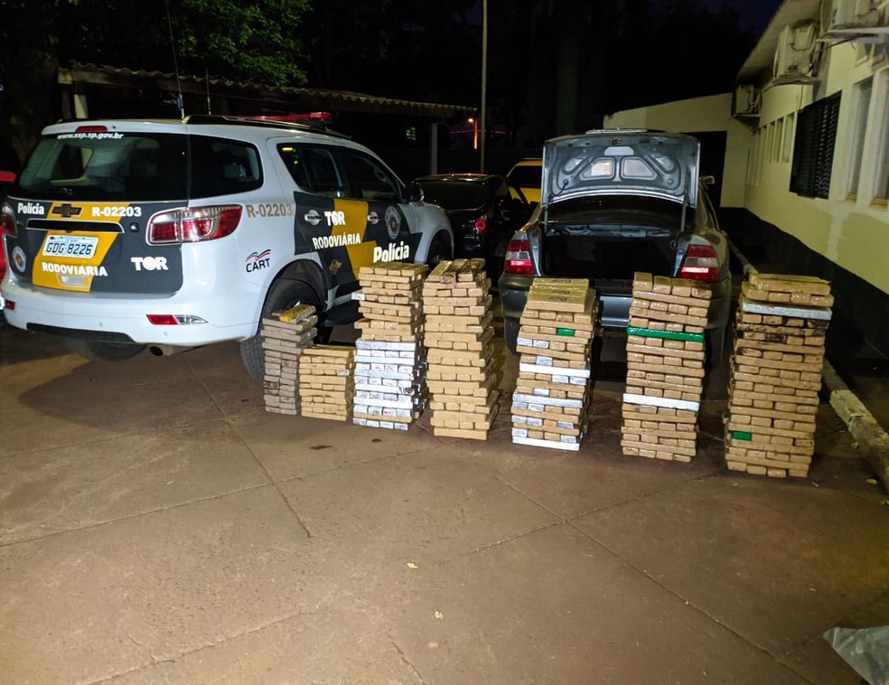 Carga de maconha foi apreendida em Paulicéia (SP) — Foto: Polícia Militar Rodoviária