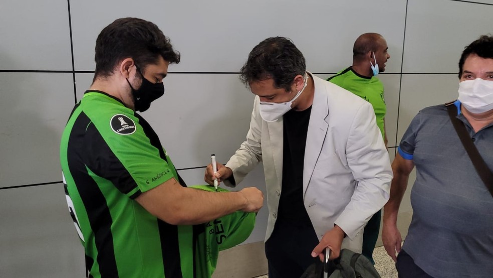 Marquinhos Santos celebrou vaga história do Coelho — Foto: Rodrigo Fonseca 