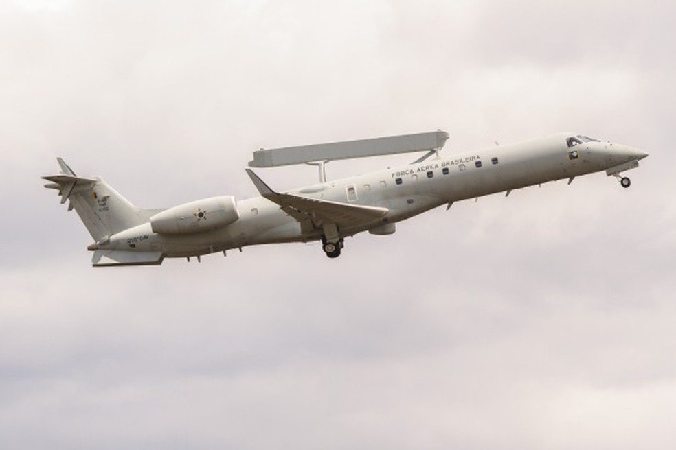 Aeronave modelo E-99 usado para impedir aviÃ£o com ilÃ­citos sem plano de voo CorumbÃ¡ (MS) (Foto: FAB/DivulgaÃ§Ã£o)