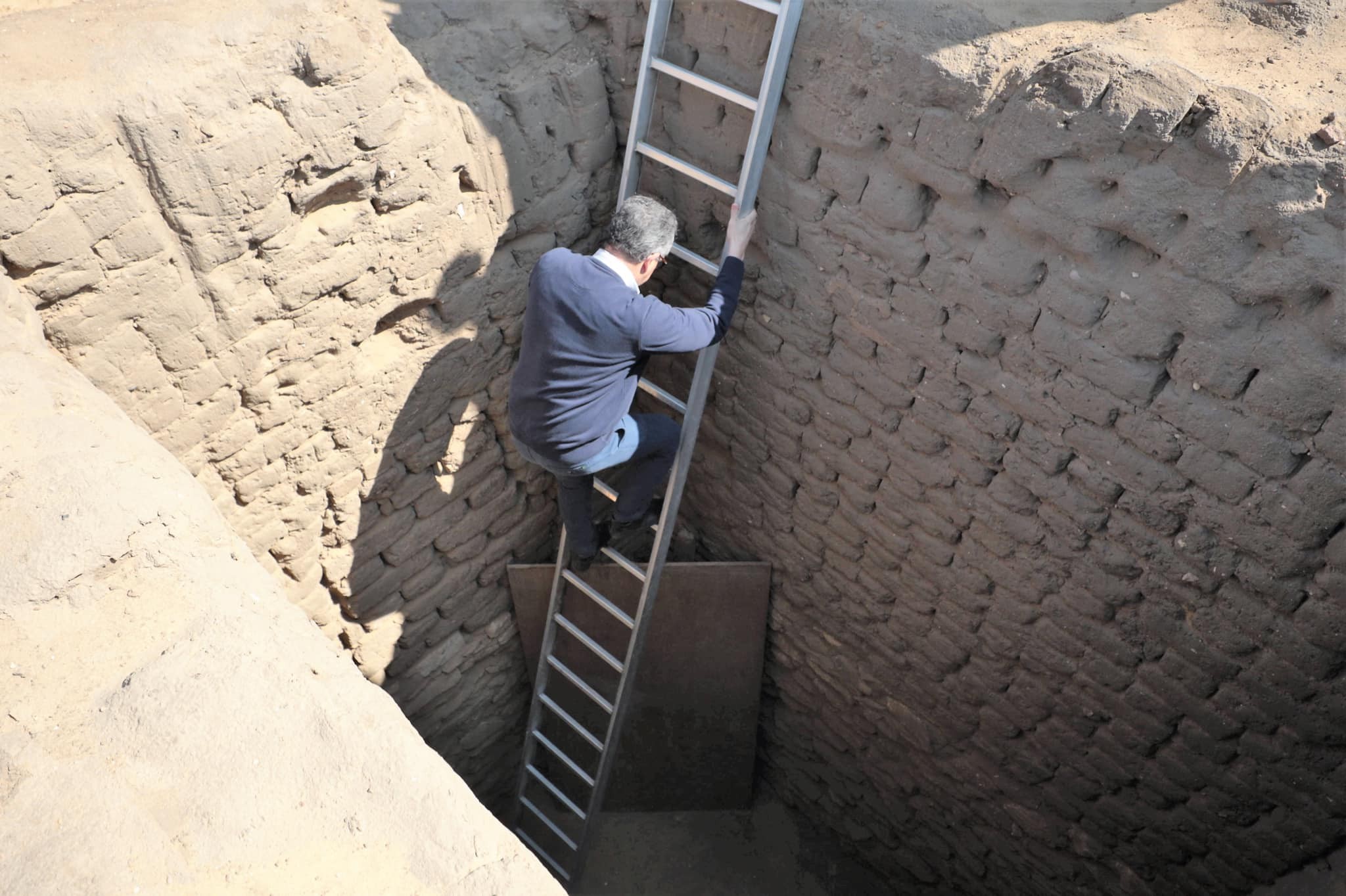 Cinco túmulos antigos de 4 mil anos foram descobertos no Egito (Foto: Reprodução/Facebook/Ministry of Tourism and Antiquities)
