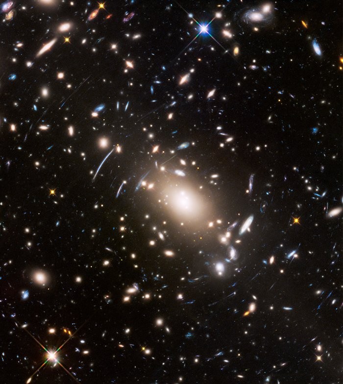 Fronteira final do aglomerado de galáxias Abell S1063 (Foto: NASA, ESA, and J. Lotz (STScI))