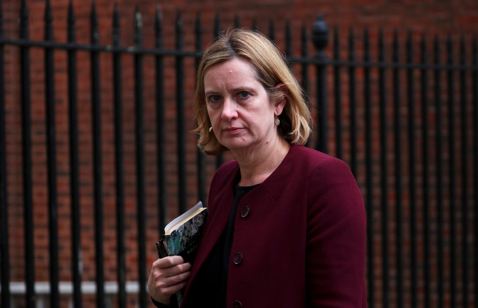 Ministra do Interior do Reino Unido renuncia após polêmica 
