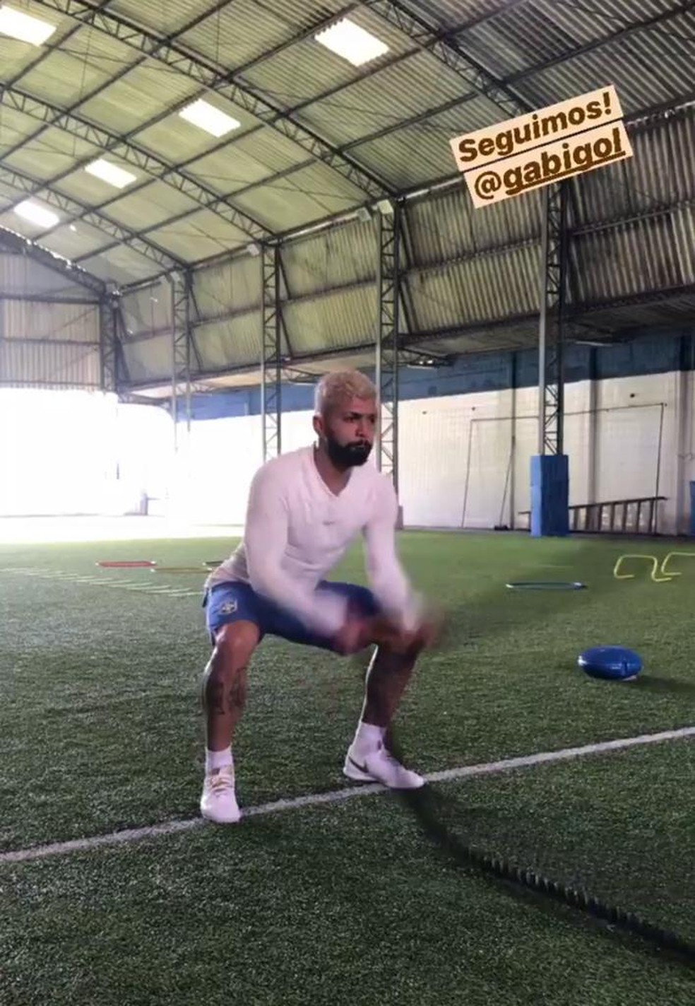 Gabigol faz exercÃ­cios fÃ­sicos com preparador individual em Santos â€” Foto: ReproduÃ§Ã£o/Instagram