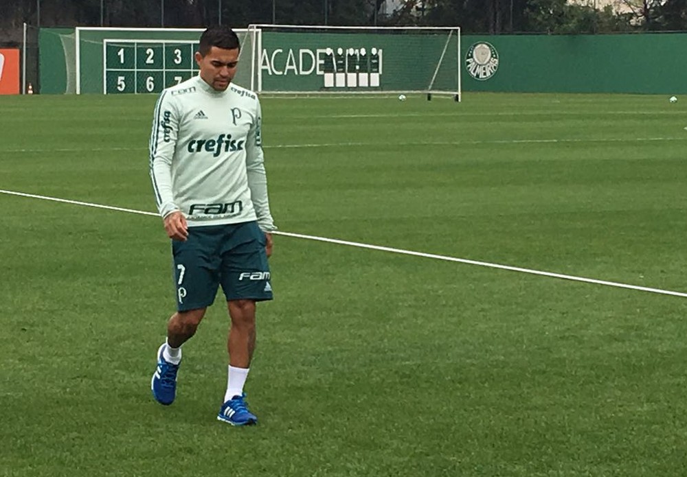  Dudu pode voltar ao Palmeiras no clássico: 'Está brigando com os médicos', diz Cuca