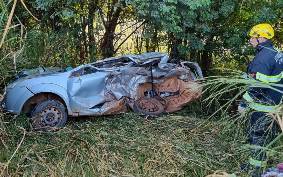 Acidente entre carros deixa bebê morto em Rio Verde — Foto: Corpo de Bombeiros/Divulgação
