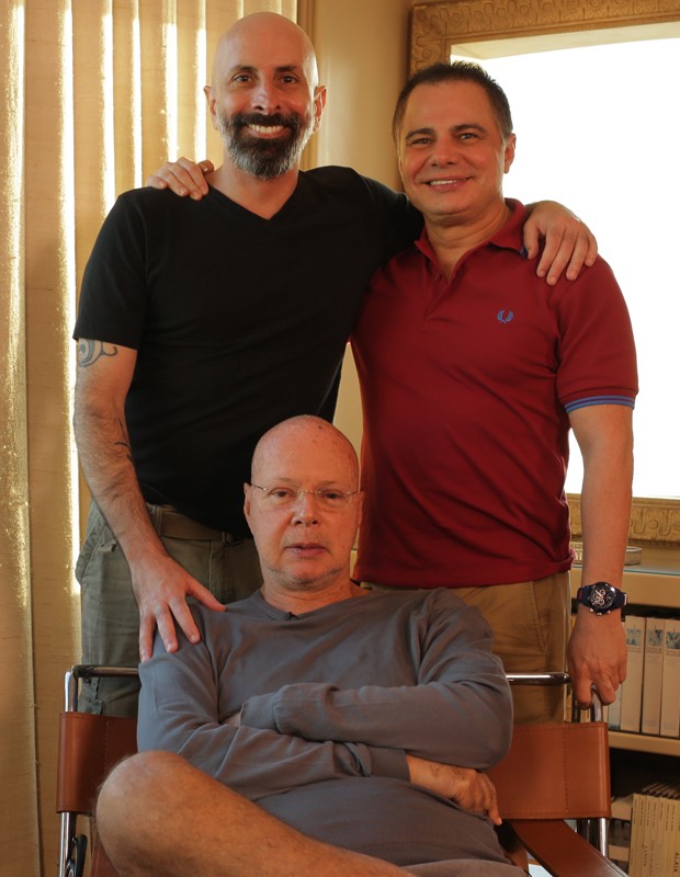 Os autores Gilberto Braga (ao centro), Ricardo Linhares (à dir.) e João Ximenes Braga (à esq.) (Foto: Gabriel Nascimento/Gshow)