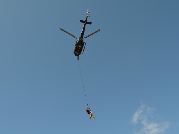 Helicóptero do GTA do Amapá realiza transporte de dois jovens para